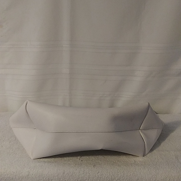 Chic and Sleek White Large Spring Tote Bag - Picture 8 of 10